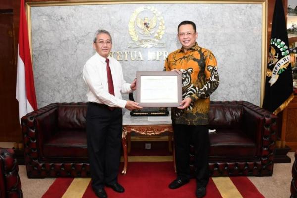 Terima Penghargaan Pajak, Ketua MPR Harap Hari Pajak Ditingkatkan Dengan Keppres