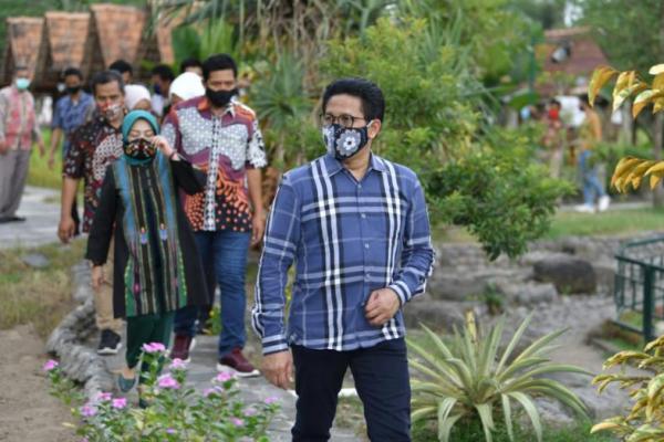 Gus Menteri Gerakkan Kades dan Pendamping Bantu Korban Banjir Masamba