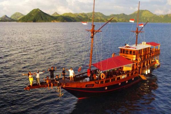 Ribuan Kapal Phinisi di Labuan Bajo Ilegal