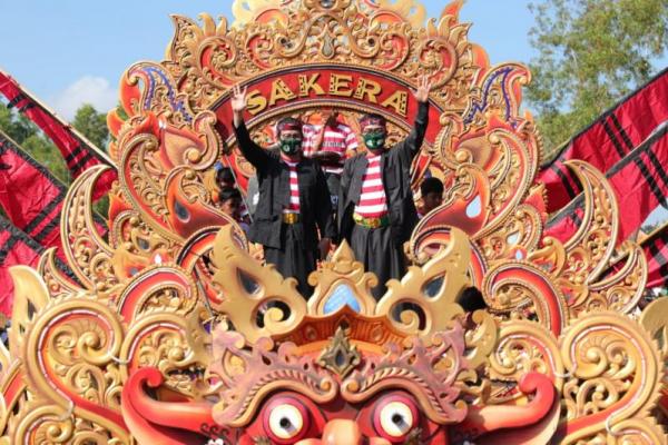 Kenakan Baju Khas Madura, Gus Menteri Jelaskan Tujuan Pembangunan Desa