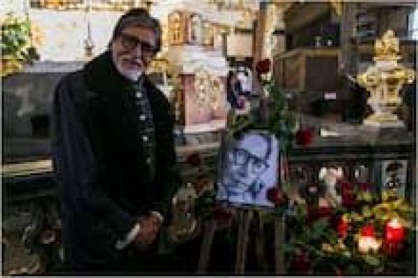 Amitabh Bachchan Sembuh Dari COVID-19 Setelah Dirawat