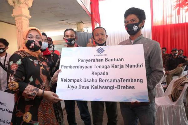 Menaker Ida Beri Bantuan Bagi ABK yang Terdampak Covid-19