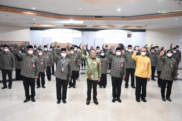 73 ASN Kemenpora RI Dianugerahi Tanda Kehormatan Satyalancana Karya Satya