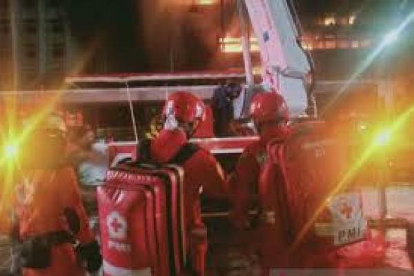 PMI Kirim Ambulans Bantu Penanganan Kebakaran Gedung Kejagung