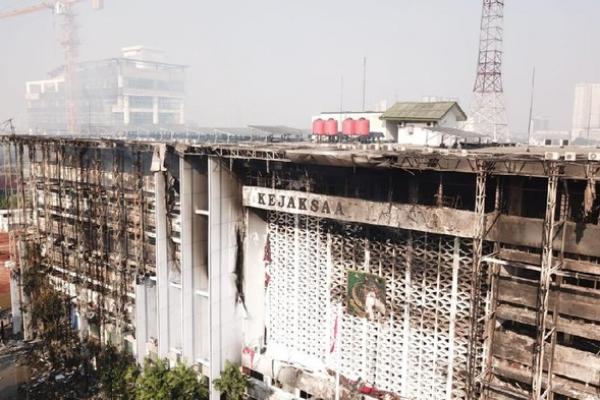 Lima Terdakwa Kebakaran Kejagung Dihukum Penjara Satu Tahun