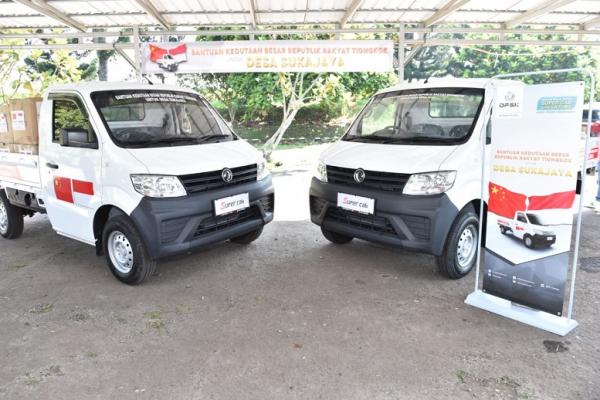 Gus Menteri Saksikan Pemberian Bantuan Mobil untuk Desa Sukajaya