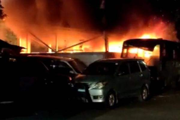  Markas Polsek Ciracas Diserang 100 Orang Tak Dikenal