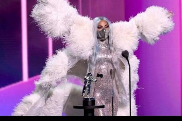   Masker Asal Indonesia Percantik Penampilan Lady Gaga