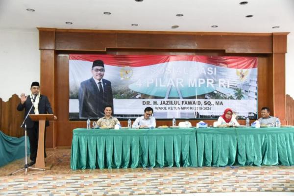 Silaturahmi ke Pesatren Al Istiqlal, Wakil Ketua MPR Ajak Santri Kawal Empat Pilar