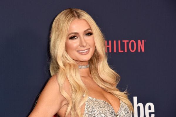 Paris Hilton Mengaku Sering Alami Asmara Penuh Kekerasan
