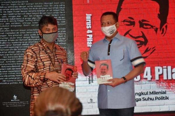 Luncurkan Dua Buku, Bamsoet: Solusi Harus di Tengah-tengah