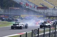 Tabrakan Beruntun Hentikan Sementara GP Hungaria