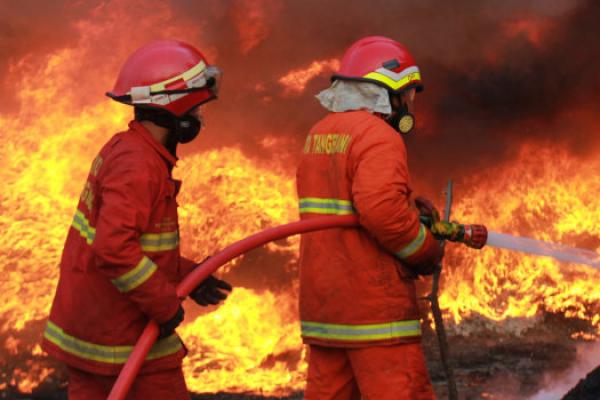  Dini Hari Tadi, Lantai Tiga Gedung Kemensos Kebakaran 