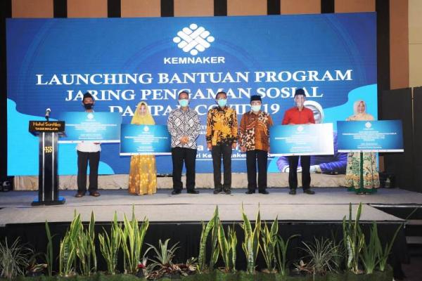 Kemnaker Luncurkan Program Jaring Pengaman Sosial di Tasikmalaya