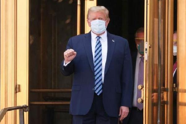 Tinggalkan Rumah Sakit, Trump Pulang ke Gedung Putih