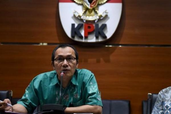 Saut Situmorang Sebut Mobil Dinas Tak Berkaitan Dengan Kinerja KPK 