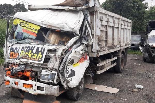 Truk Tabrak Motor dan Mobil di Puncak, Lima Orang Tewas