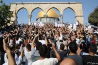 Ribuan Warga Palestina di Masjid Al-Aqsa Kecam Presiden Prancis