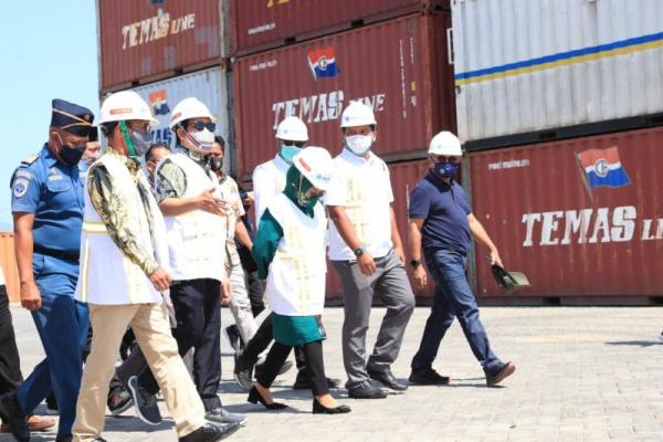 Sambangi Pelabuhan Bima, Gus Menteri Minta Evaluasi Tarif Tol Laut