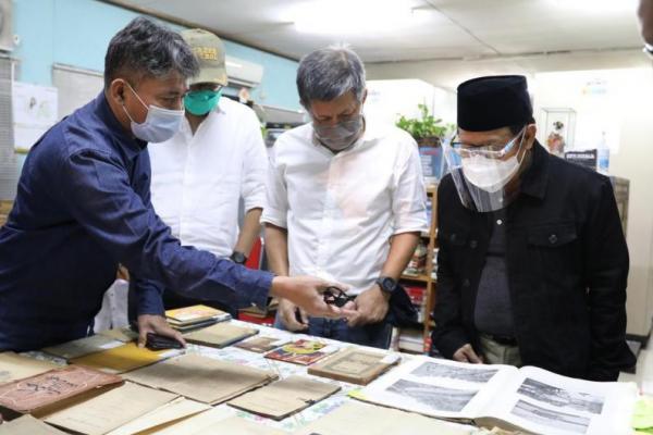 "Kesaksian Akhir Abad" WS Rendra, Rocky Gerung: Buat Saya Kesaksian Akhir Rejim