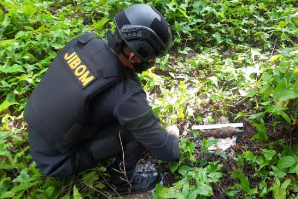 Tim Jibom Brimob Sumut Musnahkan Bom Mortir Temuan Warga