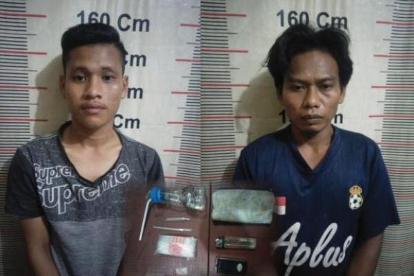 Polsek Padang Tualang Amankan Dua Tersangka yang Sedang Transaksi Narkoba