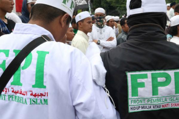 Selain Denda Rp50 Juta, Pemda DKI Hukum Simpatisan FPI Nyapu Jalanan