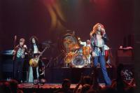 Tentang  Led Zeppelin Si Dewa Metal