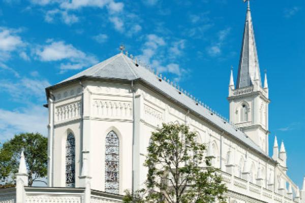 Seorang Warga Singapura di Dakwa Karena Merusak Patung Gereja