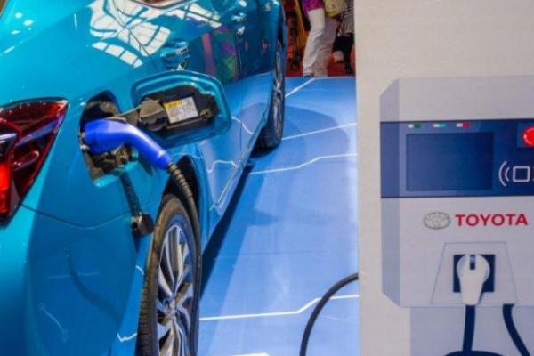 Toyota Siap - Siap Jual Mobil Listrik Baterai di Indonesia