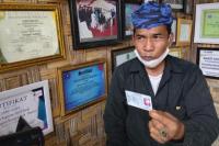 Tetua Adat Baduy Musnahkan Satu Drum Madu Palsu