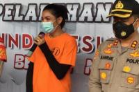 Sesuai KTP, Transgender Millen Cyrus Akan Ditempatkan di Sel Pria