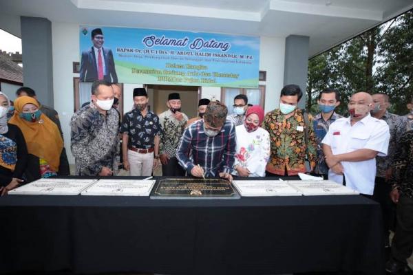 Mendes PDTT Resmikan Unit Usaha BUMDes Sumber Sejahtera