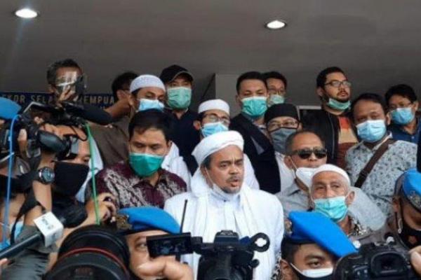 Rizieq Shihab Datangi Polda Metro Jaya Jalani Pemeriksaan Kasus Kerumunan