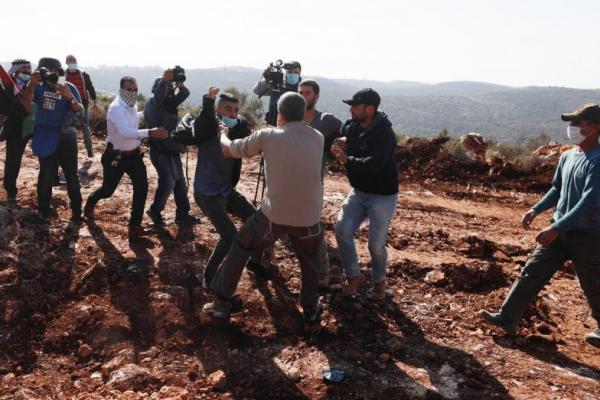 Pemukim Yahudi Tembaki Orang-Orang Palestina