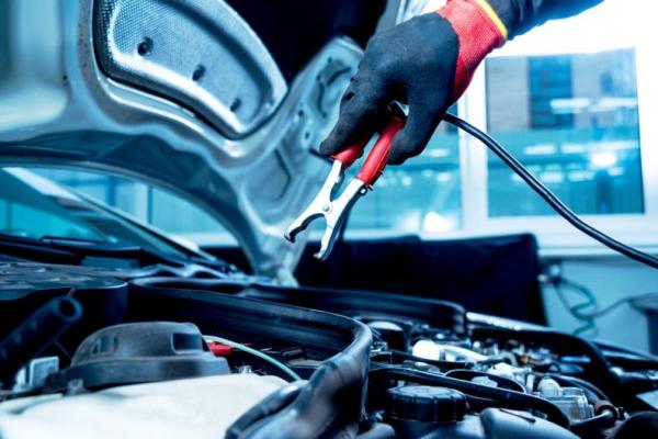 Catat Ini, Cara Jumper Aki Mobil yang Aman