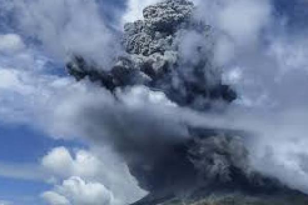 Gunung Sinabung Erupsi, Abu Capai 1.000 Meter