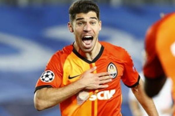 Pemain Sayap Manor Solomon Diisukan Tertarik dengan Arsenal