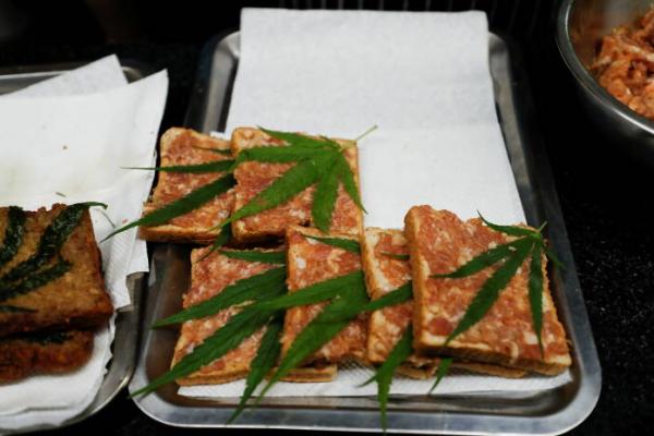 Di Thailand, Ganja Jadi Salad untuk Roti