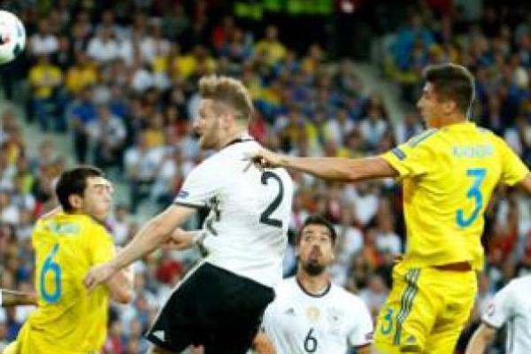  Liverpool Incar Bek Arsenal Shkodran Mustafi pada Akhir Jendela Transfer