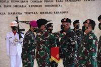   Sertijab di Cilangkap, Letjen Ganip Warsito Resmi Kasum TNI