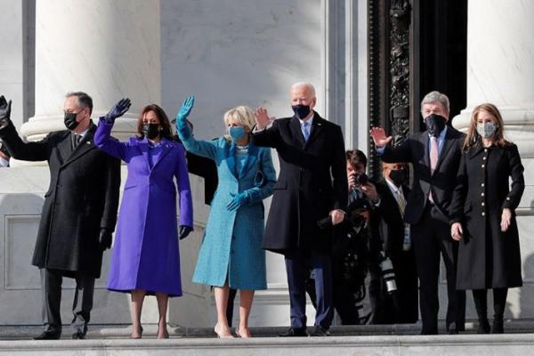 Busana Sebagai Cerminan Kebijakan Pemimpin Politik 