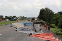 Lalu Lintas Tol Cipali Dilakukan Contraflow Akibat Amblas