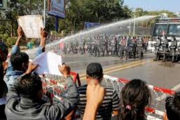 Kampanye Mogok Mobil di Myanmar Halau Tentara dan Truk Polisi