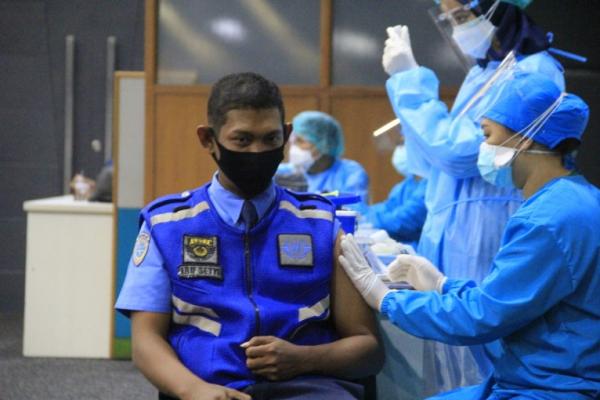Angkasa Pura II Vaksinasi Covid-19 Puluhan Ribu Komunitas Bandara