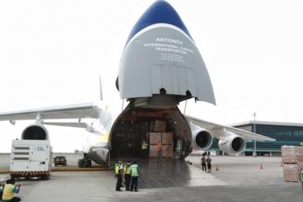 Pesawat Kargo Antonov Mulus Lepas Landas di YIA