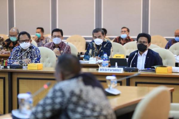 Mendes Tegaskan Bangun Desa Perbatasan di Kalimantan Barat dan NTT