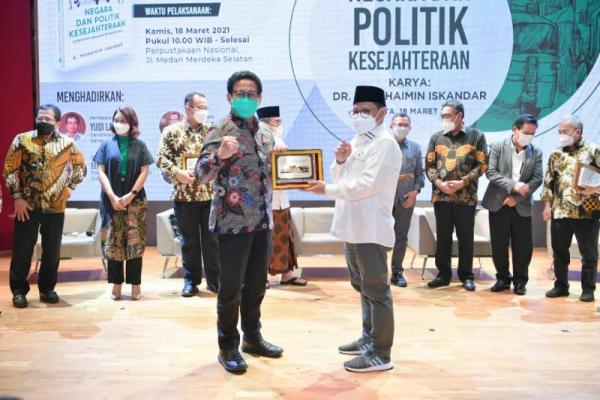 Hadir di Launching Buku Gus AMI, Gus Menteri: Ini Berhubungan dengan Kebijakan Kemendes