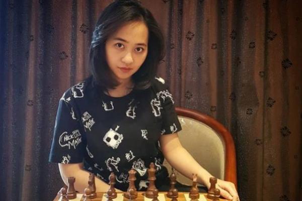 Serunya Pertandingan Catur Dewa Kipas Vs GM Irene, Netizen Malah Salfok dengan Paras Casternya