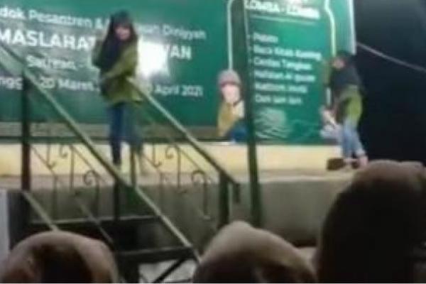 Sedang Berlangsung Kegiatan Imtihan, Viral Seorang Santri Joget Tik-Tok di Atas Panggung